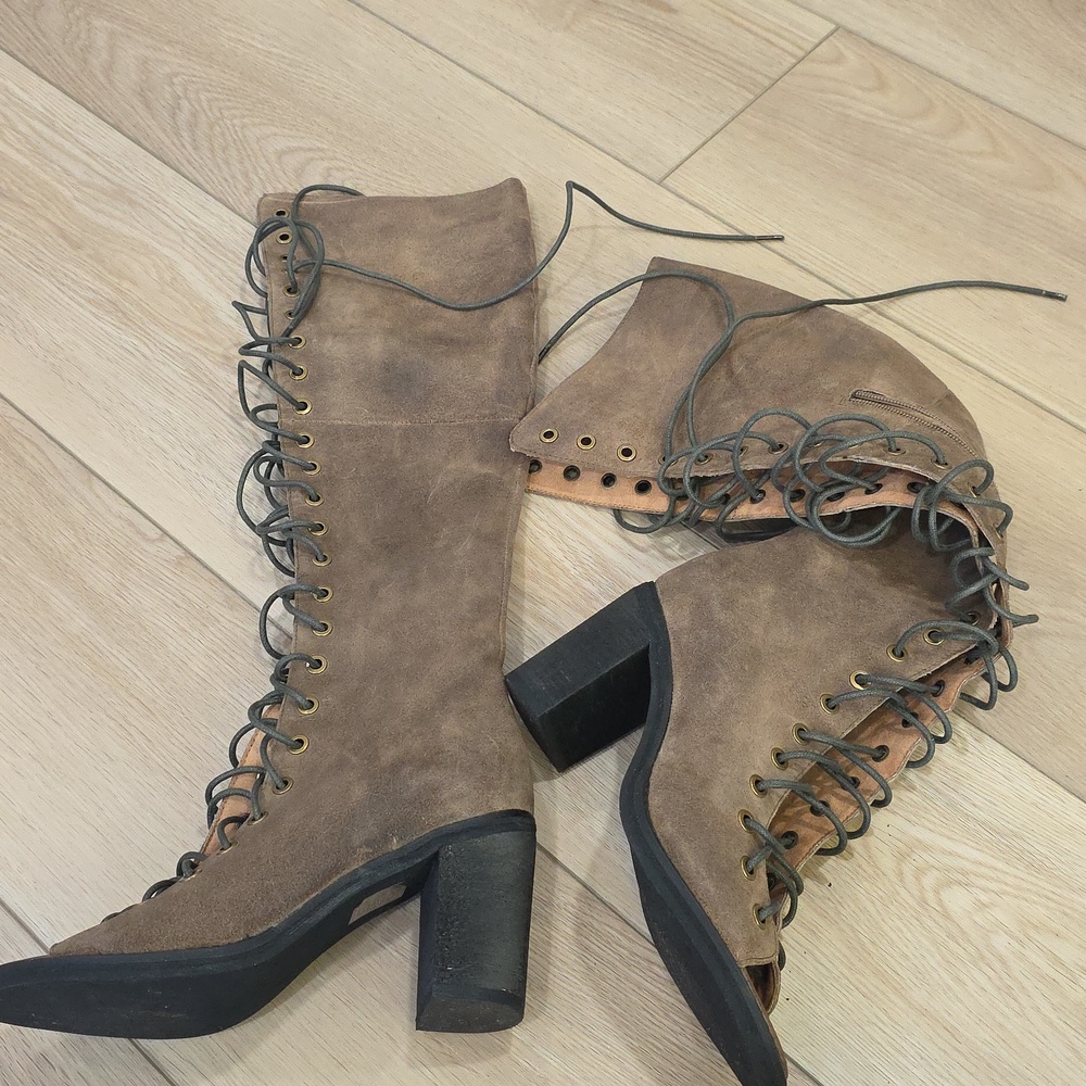 Women's Taupe Learther Lace-Up Knee-High Block Heeled Boots - Picture 16 of 16